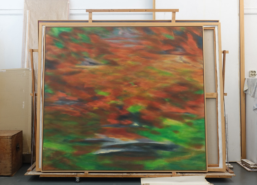 Het grote oranje schilderij Blacklane in mijn atelier